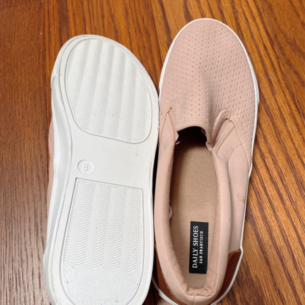 NEW Daily Shoes San Francisco Slip On Women’s Shoes Size 8